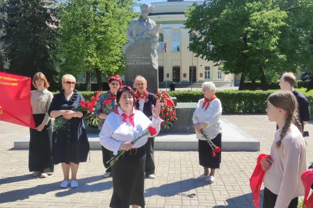 Юные новгородцы пополнили ряды ленинской пионерии