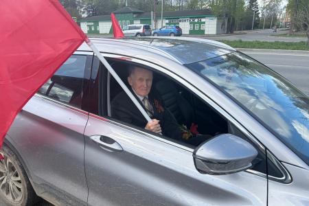 В Вологде прошел автопробег КПРФ ко Дню Победы