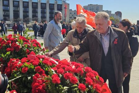 В районах города трех революций коммунисты провели мероприятия в честь Дня Победы