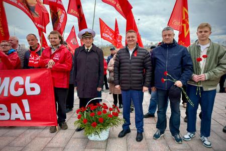 Красный Первомай на Волге: Нижегородские коммунисты вышли на улицы вопреки давлению властей