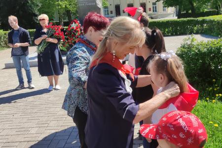 Юные новгородцы пополнили ряды ленинской пионерии