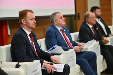 Управление современным мегаполисом: опыт, перспективы, законодательное регулирование. Круглый стол фракции КПРФ в Госдуме