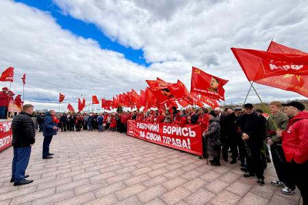 Красный Первомай на Волге: Нижегородские коммунисты вышли на улицы вопреки давлению властей