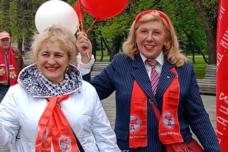Кабардино-Балкария. Первомай в Нальчике: Мир придёт к социализму!