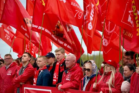 Красный Первомай на Волге: Нижегородские коммунисты вышли на улицы вопреки давлению властей
