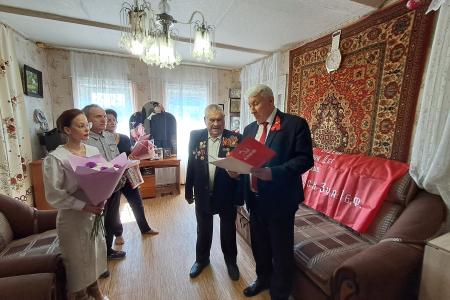 Секретари Тамбовского обкома КПРФ поздравили с Днем Победы ветерана Великой Отечественной войны, коммуниста Николая Ивановича Торопцева