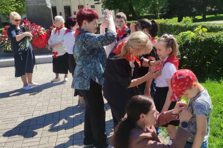 Юные новгородцы пополнили ряды ленинской пионерии