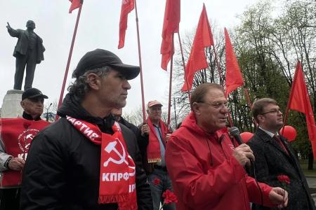 Кабардино-Балкария. Первомай в Нальчике: Мир придёт к социализму!