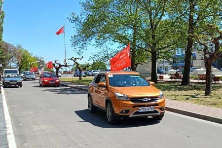 Запорожский обком КПРФ провел автопробег накануне Дня Победы