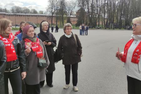 Новгородские коммунисты проводят первомайские акции