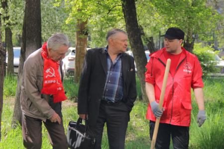 В Челябинске коммунисты организовали высадку Аллеи памяти павшим за Родину