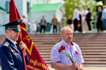 Красные знамёна у Вечного огня: Нижегородское отделение КПРФ провело торжественный митинг в Кремле