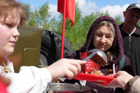 Свердловские коммунисты ярко отметили День Победы в Первоуральске: опорный край державы не забывает своих героев!