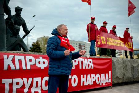 Красный Первомай на Волге: Нижегородские коммунисты вышли на улицы вопреки давлению властей