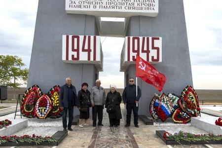 Коммунисты Калмыкии приняли участие в торжественном мероприятии