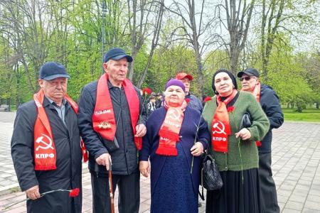 Кабардино-Балкария. Первомай в Нальчике: Мир придёт к социализму!