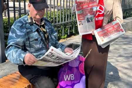 Коммунисты города-героя Сталинграда встречают День Победы вместе с волгоградцами
