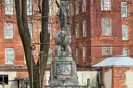 Олег Лебедев борется за сохранение уникального памятника Ленину в Тверской области