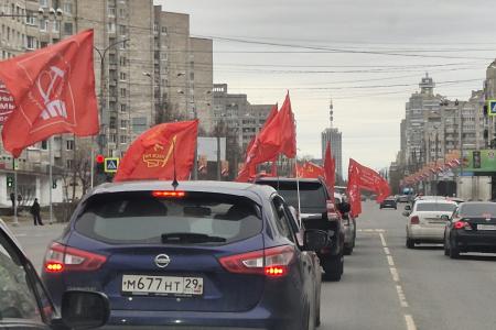 В Архангельске прошел автопробег к 1 Мая