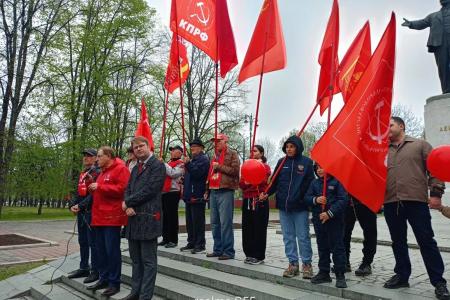 Кабардино-Балкария. Первомай в Нальчике: Мир придёт к социализму!
