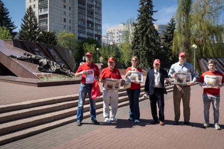 В Курске под руководством Н.Н. Иванова партактив вышел на акцию «Красные в городе», посвященной Великой Победе