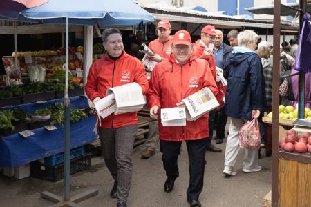 «Красные в городе» — агитгруппа КПРФ вышла на улицы Курска