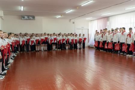 Курская область: в Железногорске прошло масштабное посвящение в пионеры