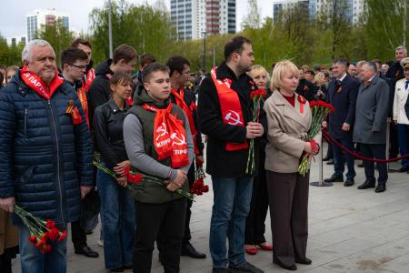День Победы в Перми. Коммунисты приняли участие в общегородской церемонии возложения цветов