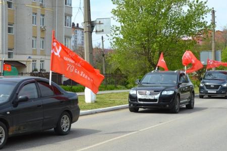 Коммунисты Калмыкии провели автопробег, посвященный 81-й годовщине Великой Победы