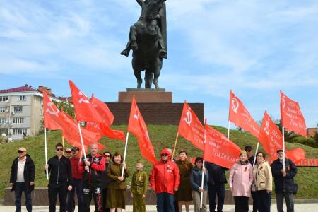 Коммунисты Калмыкии провели автопробег, посвященный 81-й годовщине Великой Победы