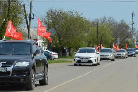 Коммунисты Калмыкии провели автопробег, посвященный 81-й годовщине Великой Победы