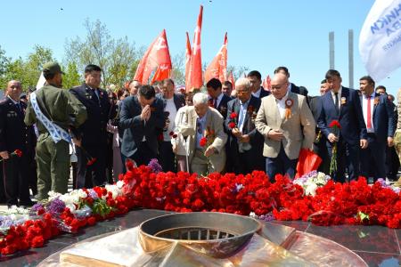 Коммунисты Калмыкии приняли участие в праздновании Дня победы