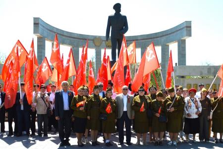 Коммунисты Калмыкии приняли участие в праздновании Дня победы