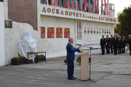 В Дагестанском Каспийске состоялось торжественное открытие памятника Генералиссимусу Советского Союза Иосифу Сталину