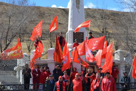 Коммунисты Забайкалья отметили 1 Мая автопробегом и митингом