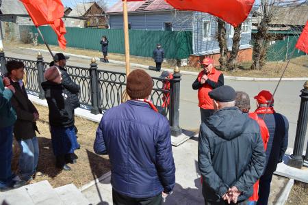 Коммунисты Забайкалья отметили 1 Мая автопробегом и митингом