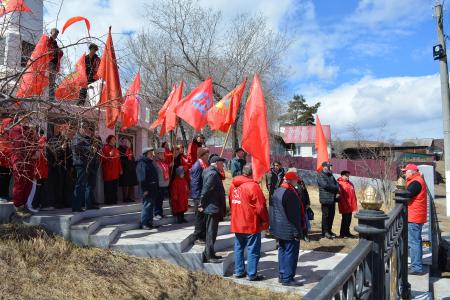 Коммунисты Забайкалья отметили 1 Мая автопробегом и митингом