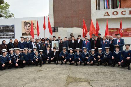 В Дагестанском Каспийске состоялось торжественное открытие памятника Генералиссимусу Советского Союза Иосифу Сталину