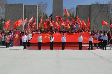 «Мир, труд, май»: в Новосибирске митингом и шествием отметили Международный день солидарности трудящихся