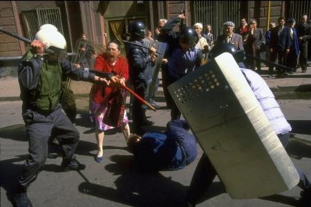 Дата в истории. 1 мая 1993 г. в Москве в ходе демонстрации произошли столкновения манифестантов с милицией