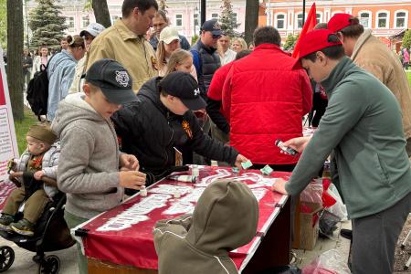 Сотни рязанцев присоединились к комсомольской акции «Знамя нашей Победы»