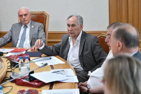 М.Н. Берулава провел заседание Комиссии по вопросам государственной регламентации образовательной деятельности при Комитете ГД по просвещению