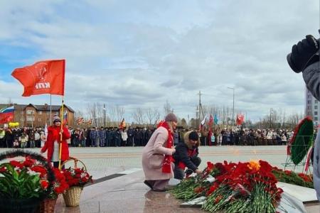 Ямальские коммунисты отпраздновали 81-ую годовщину Великой Победы под красными знаменами