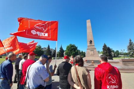 Самарская область. Тольяттинские коммунисты провели акцию в поддержку антифашистского форума в Москве