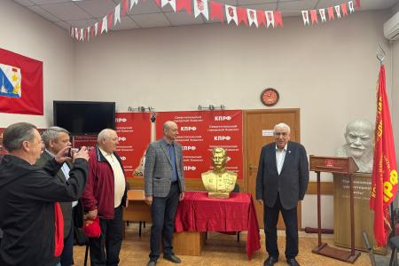 Бюст Генералиссимуса Иосифа Виссарионовича Сталина доставлен в Севастополь в канун Дня Победы!