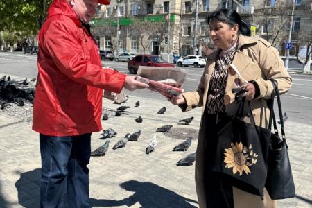 Коммунисты города-героя Сталинграда встречают День Победы вместе с волгоградцами