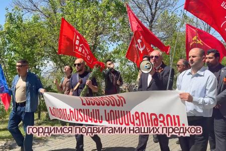 Знамя Победы над Ереваном: Компартия Армении вернула площади советский дух 9 мая