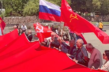 Знамя Победы над Ереваном: Компартия Армении вернула площади советский дух 9 мая