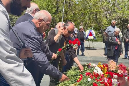 Знамя Победы над Ереваном: Компартия Армении вернула площади советский дух 9 мая