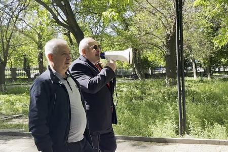 Знамя Победы над Ереваном: Компартия Армении вернула площади советский дух 9 мая